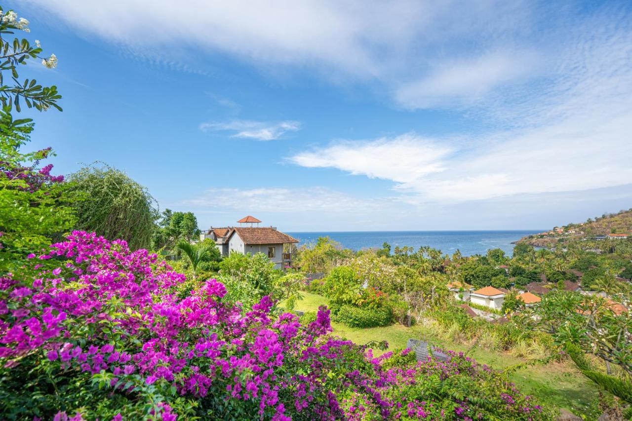 Villa The Griya And Amed (Bali)