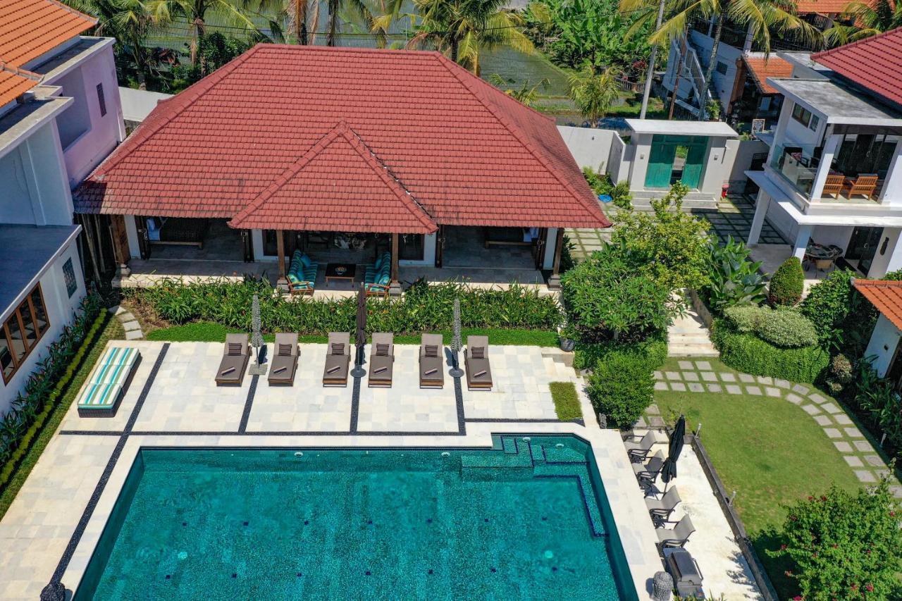 Wake In Paradise And Luxury Lebah Villas Villa *