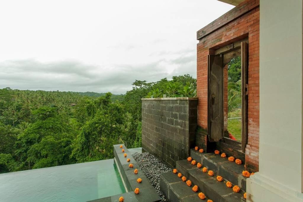 Resor Sayan Terrace