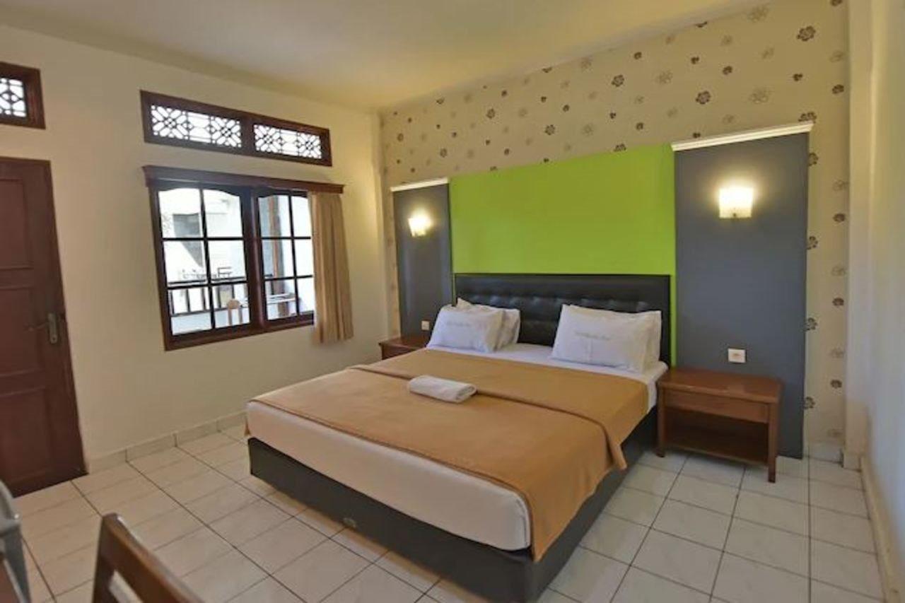 Hotel Sandat Kuta 3*