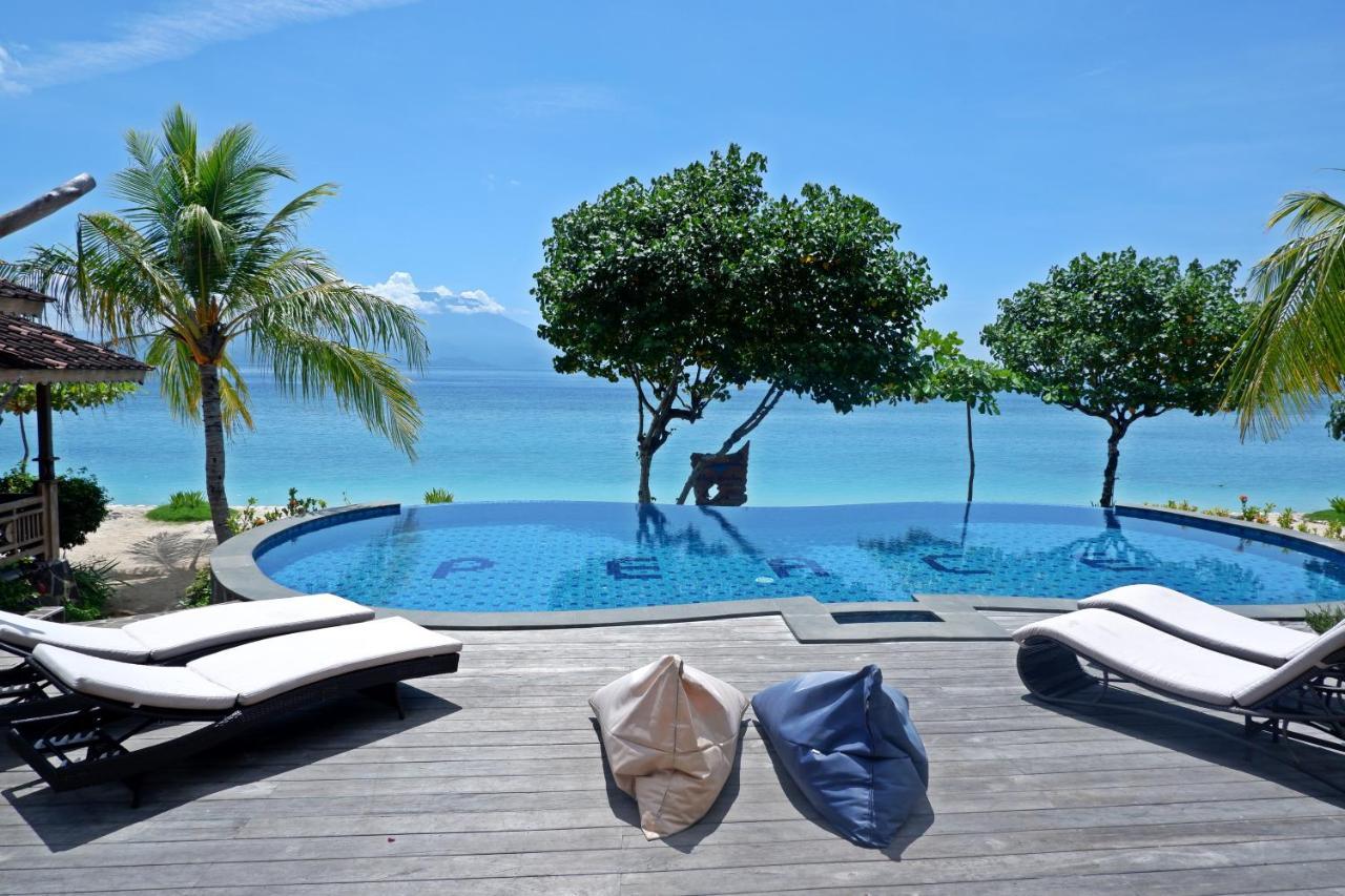 Blue Harbor Beachfront & Resto Hotel Toyapakeh
