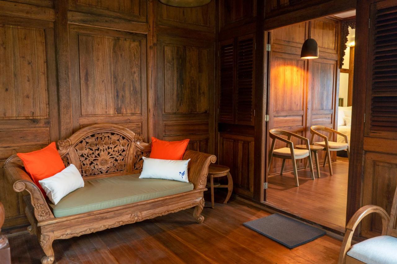 Tira Vilagna & Hotel 4*
