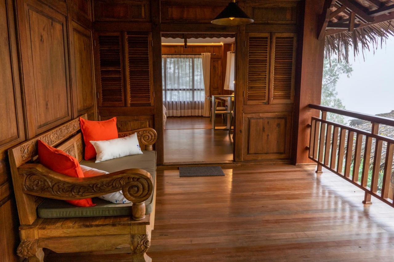 Hotel Tira Vilagna & 4*