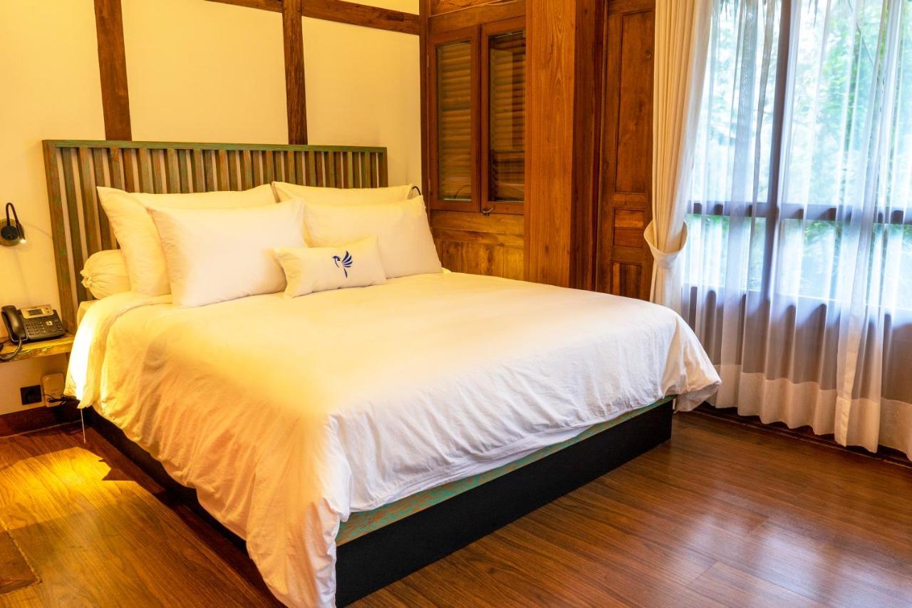 Tira Vilagna & Hotel 4*