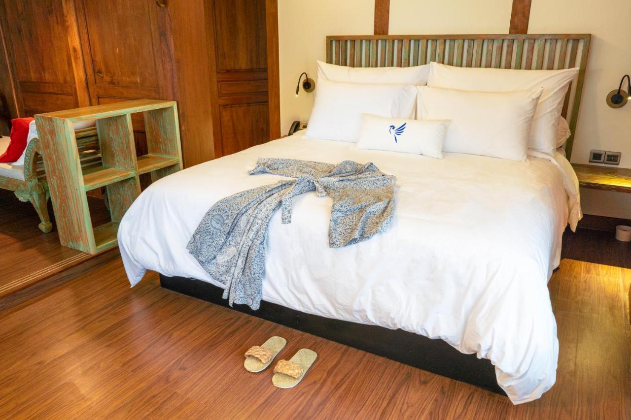 Hotel Tira Vilagna & 4*