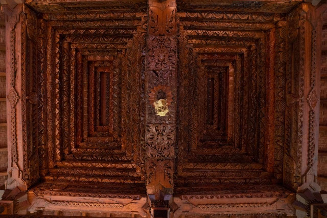 Tira Vilagna & Hotel Kintamani (Bali)