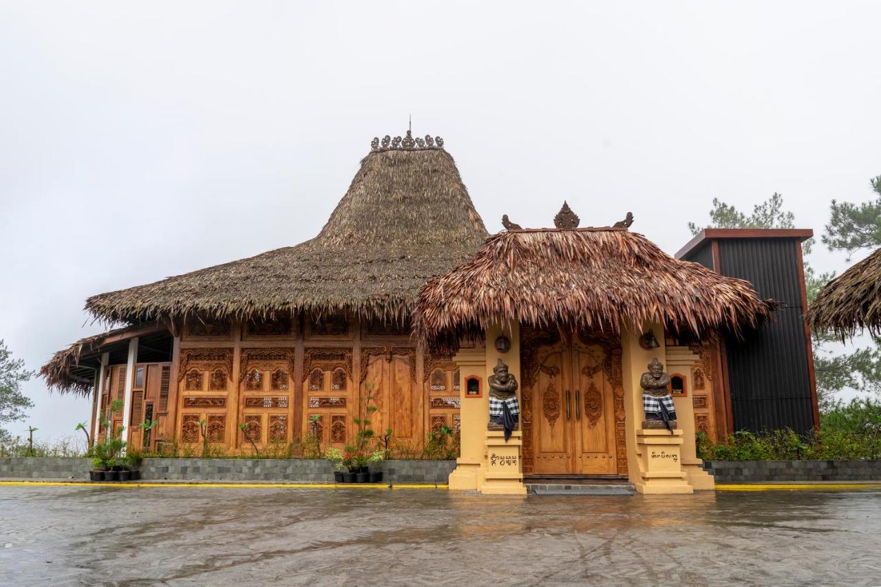 Tira Vilagna & 4* Kintamani (Bali)