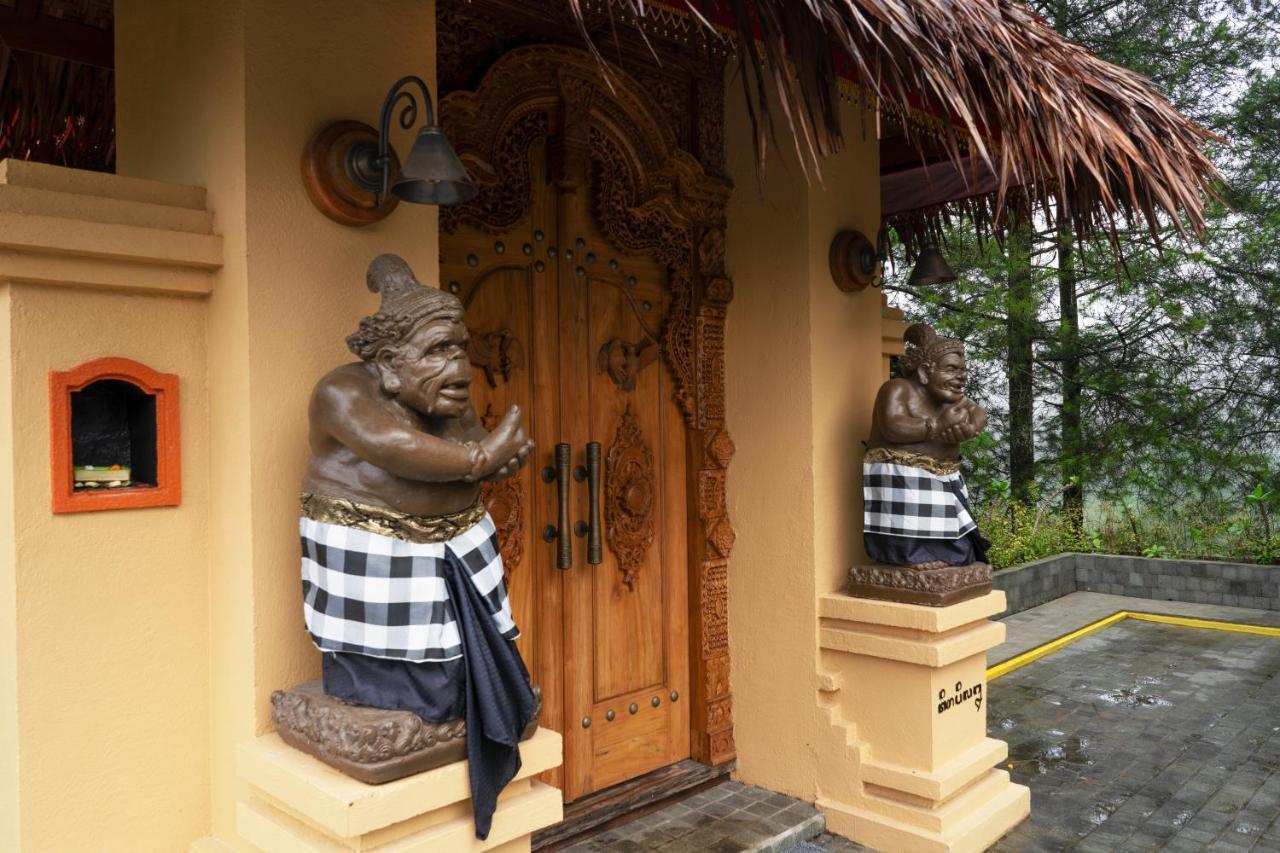 Tira Vilagna & 4* Kintamani (Bali)