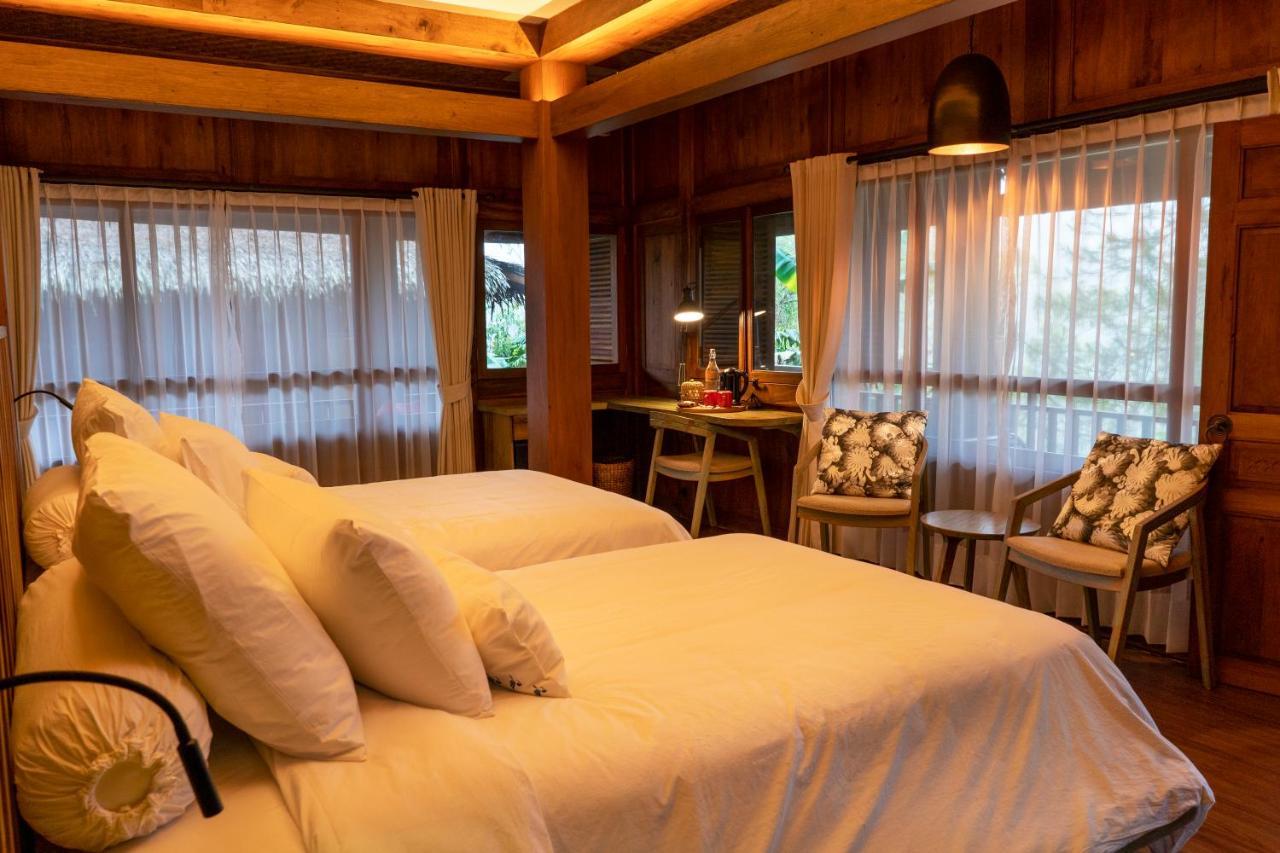 Tira Vilagna & Hotel Kintamani (Bali)