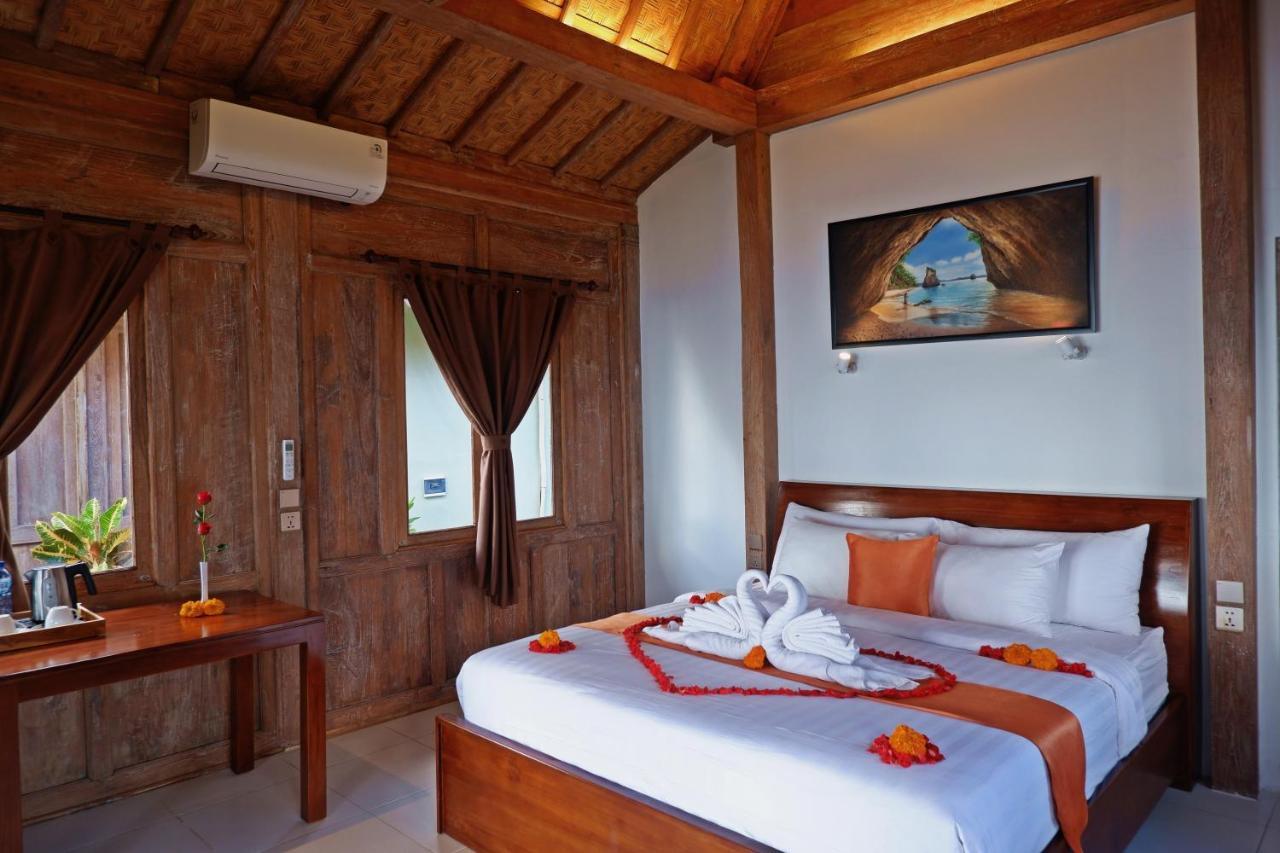 Hotel Blue Harbor Beachfront & Resto 4*