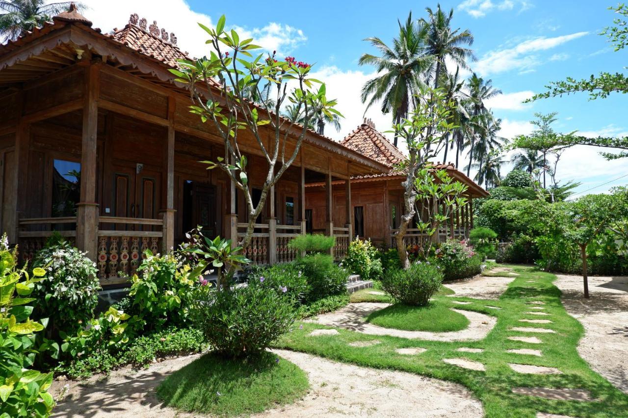 Blue Harbor Beachfront & Resto