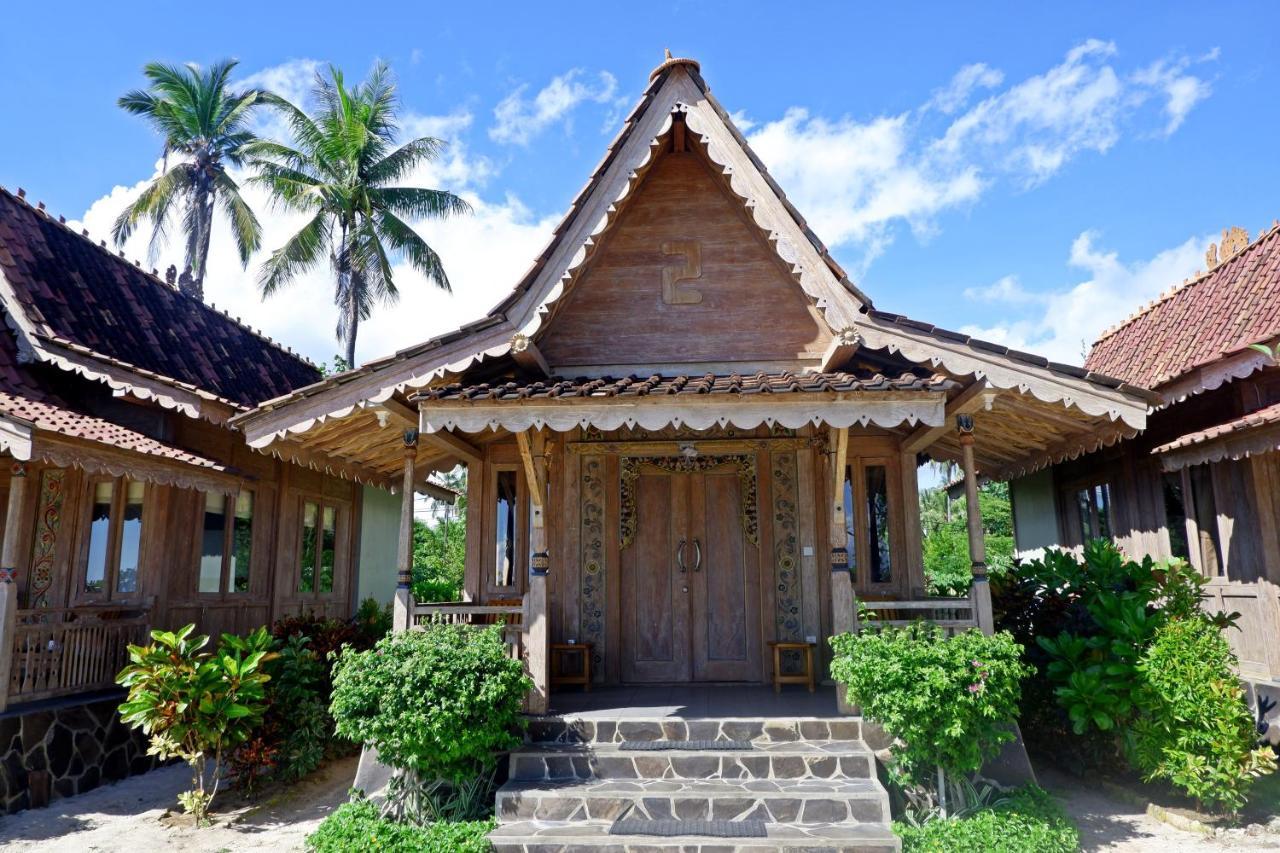 Blue Harbor Beachfront & Resto