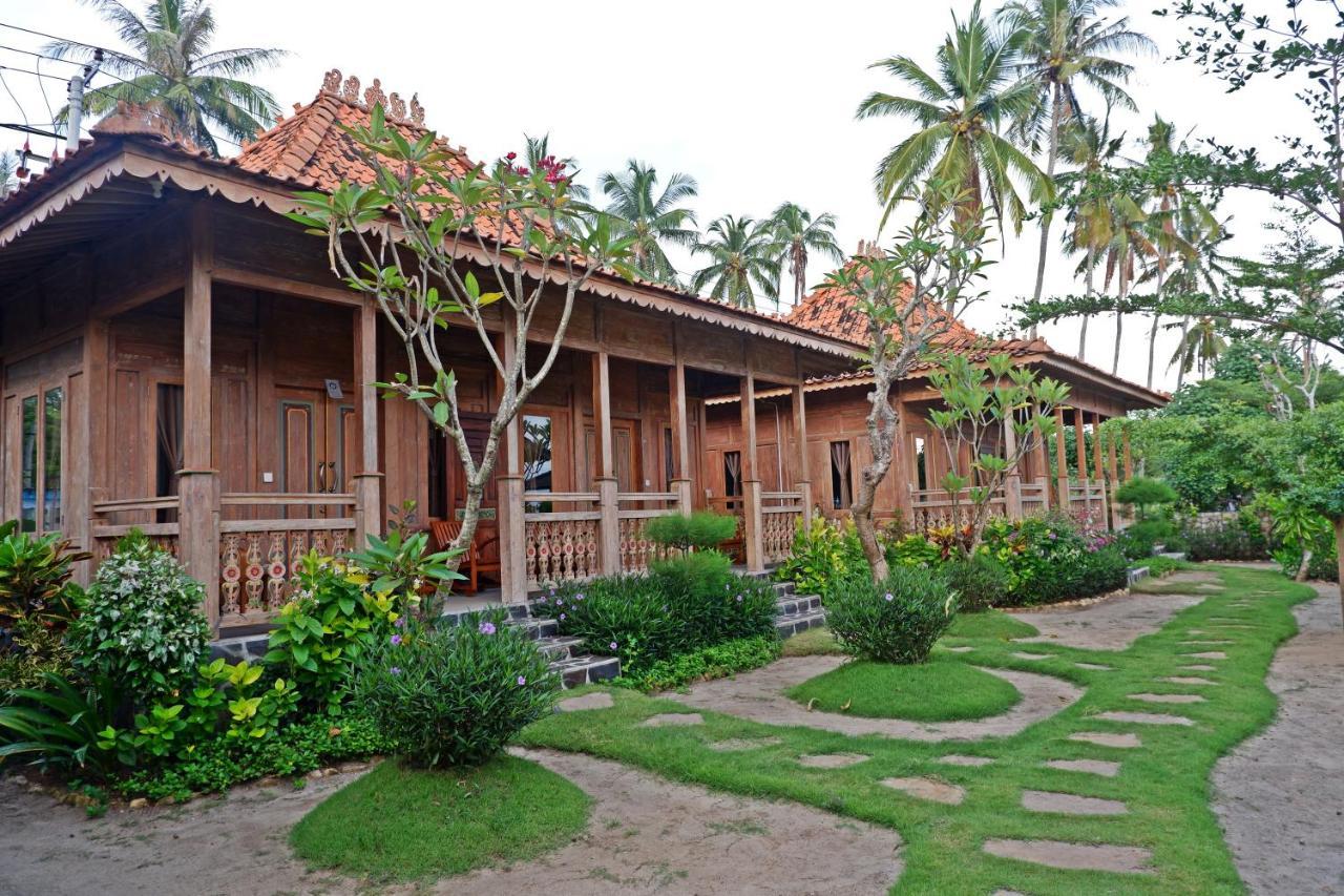 Blue Harbor Beachfront & Resto 4* Toyapakeh