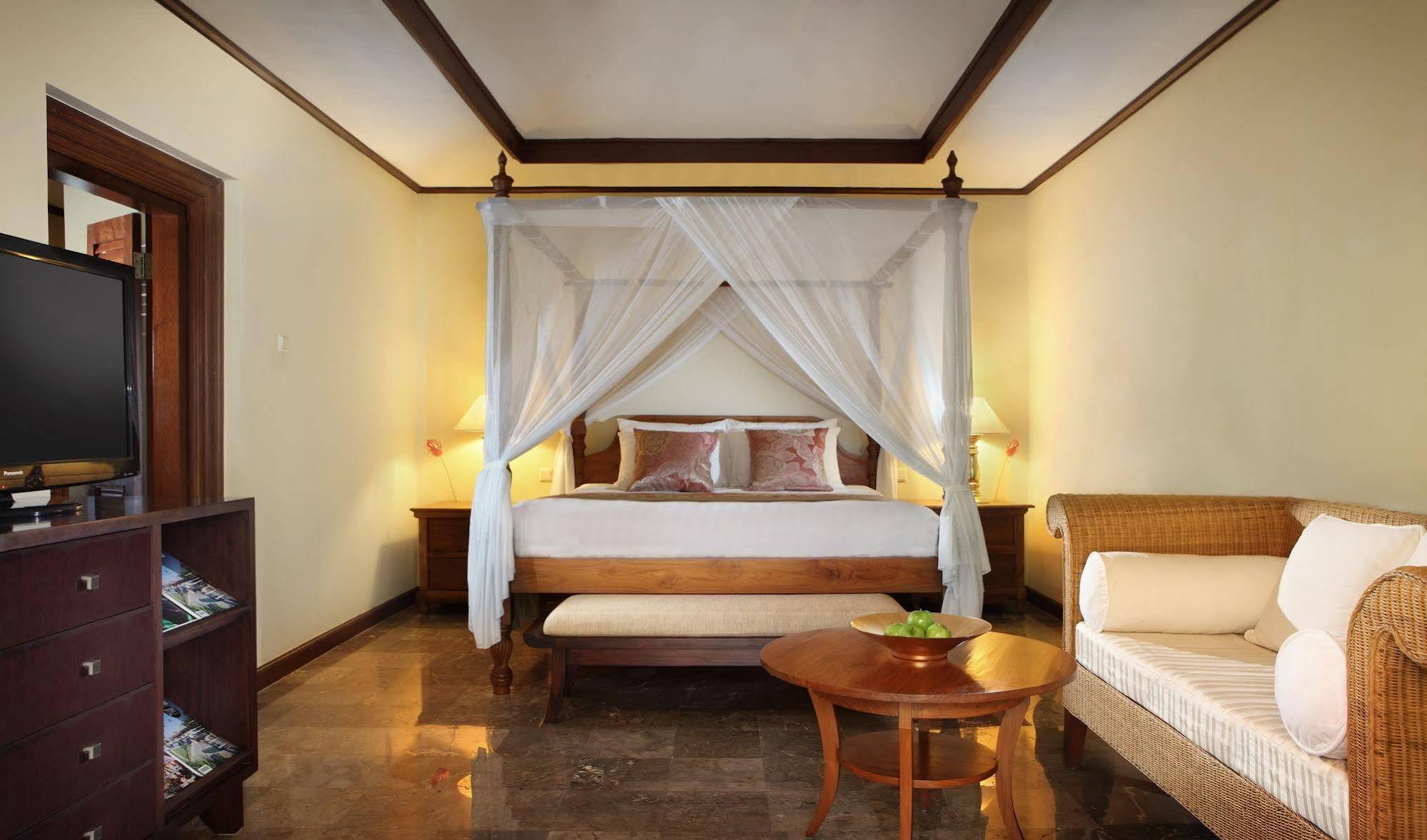 Resort Puri Santrian And