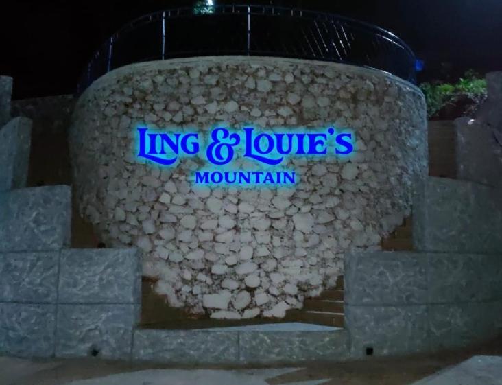 Chalet Ling & Louie's Mountain