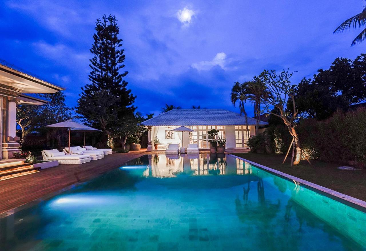 Villa Symphony White By Balisuperhost