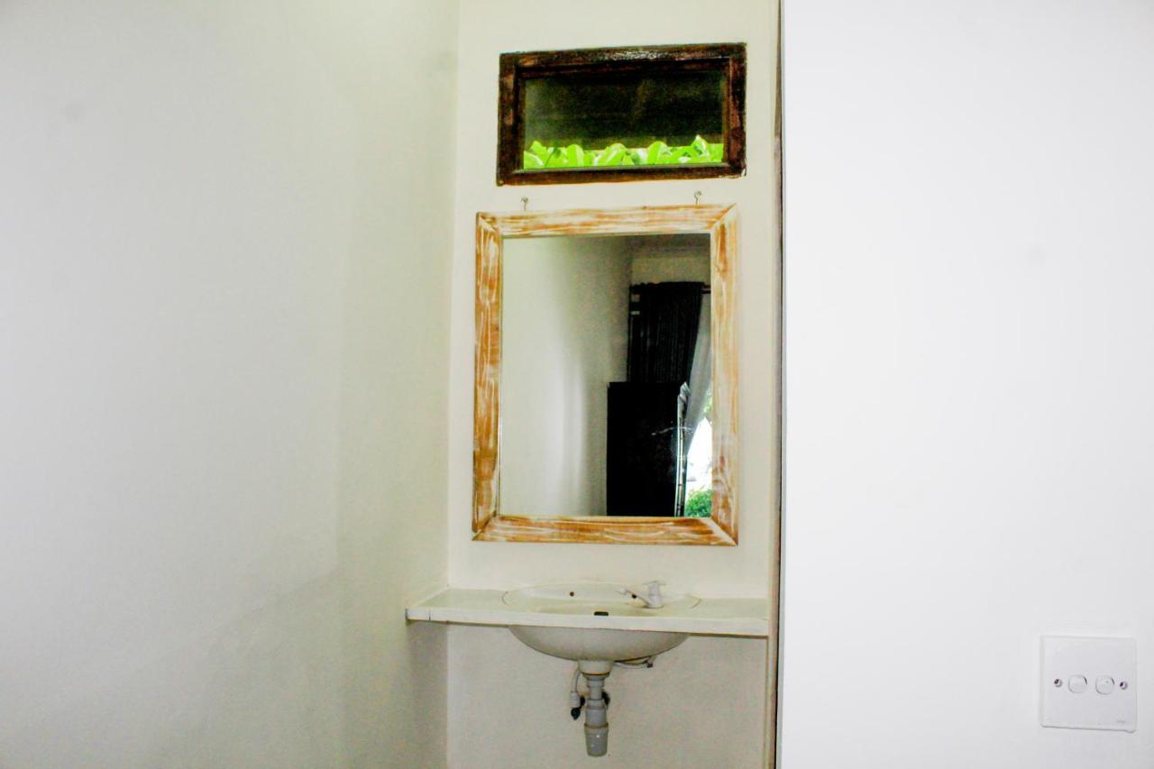 Coconut & Warung Guest house
