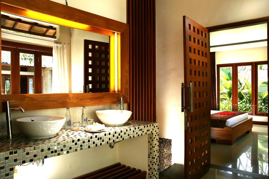 Grand Akhyati & Villa *