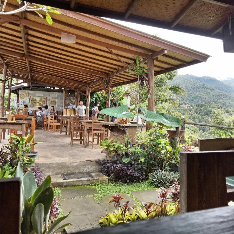 Made Oka And Warung Guest house Munduk (Bali)