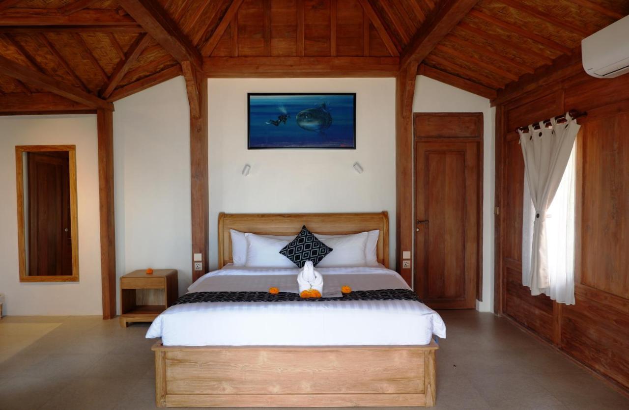 Blue Harbor Beachfront & Resto Hotel 4*