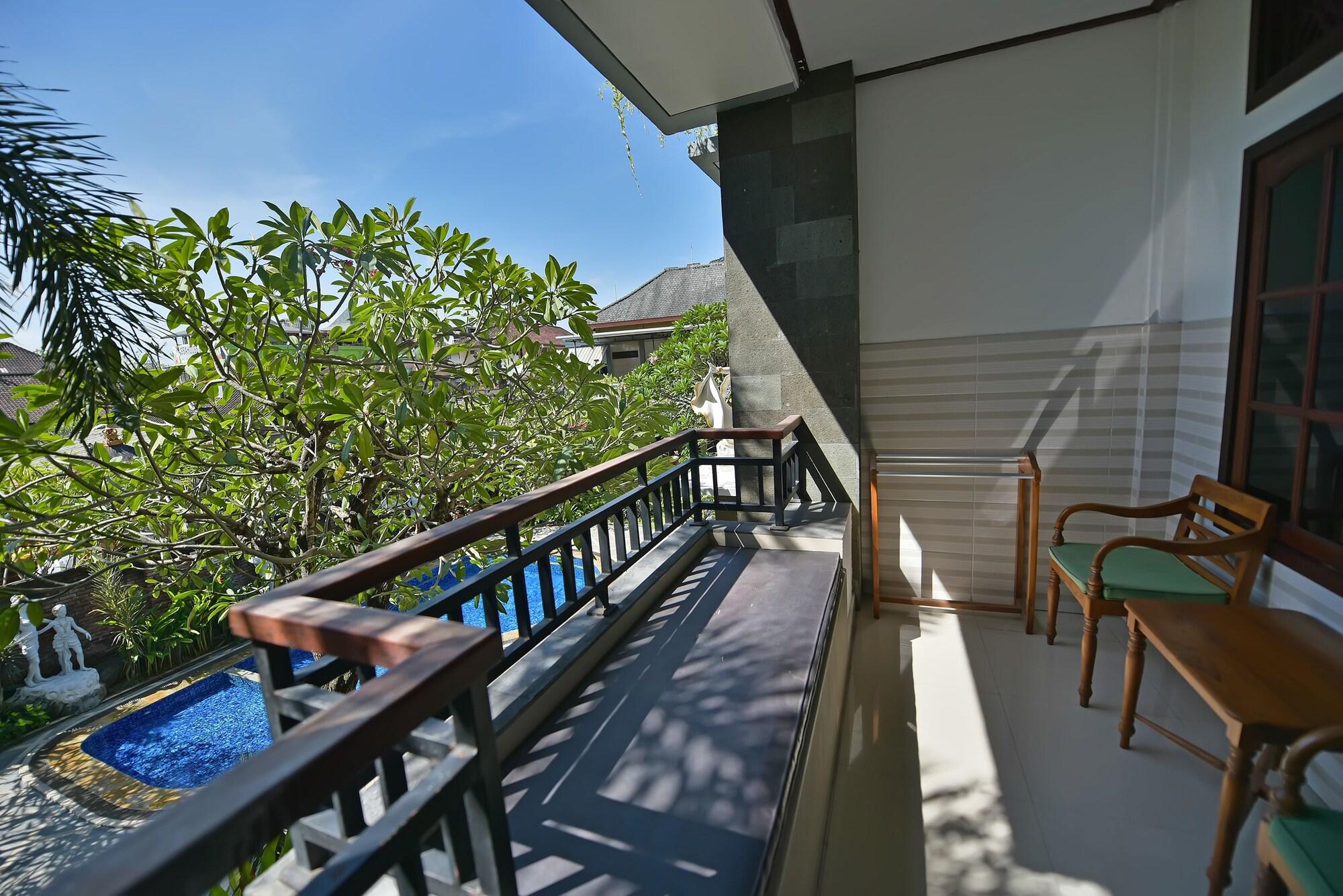 Sandat Kuta Hotel 3*