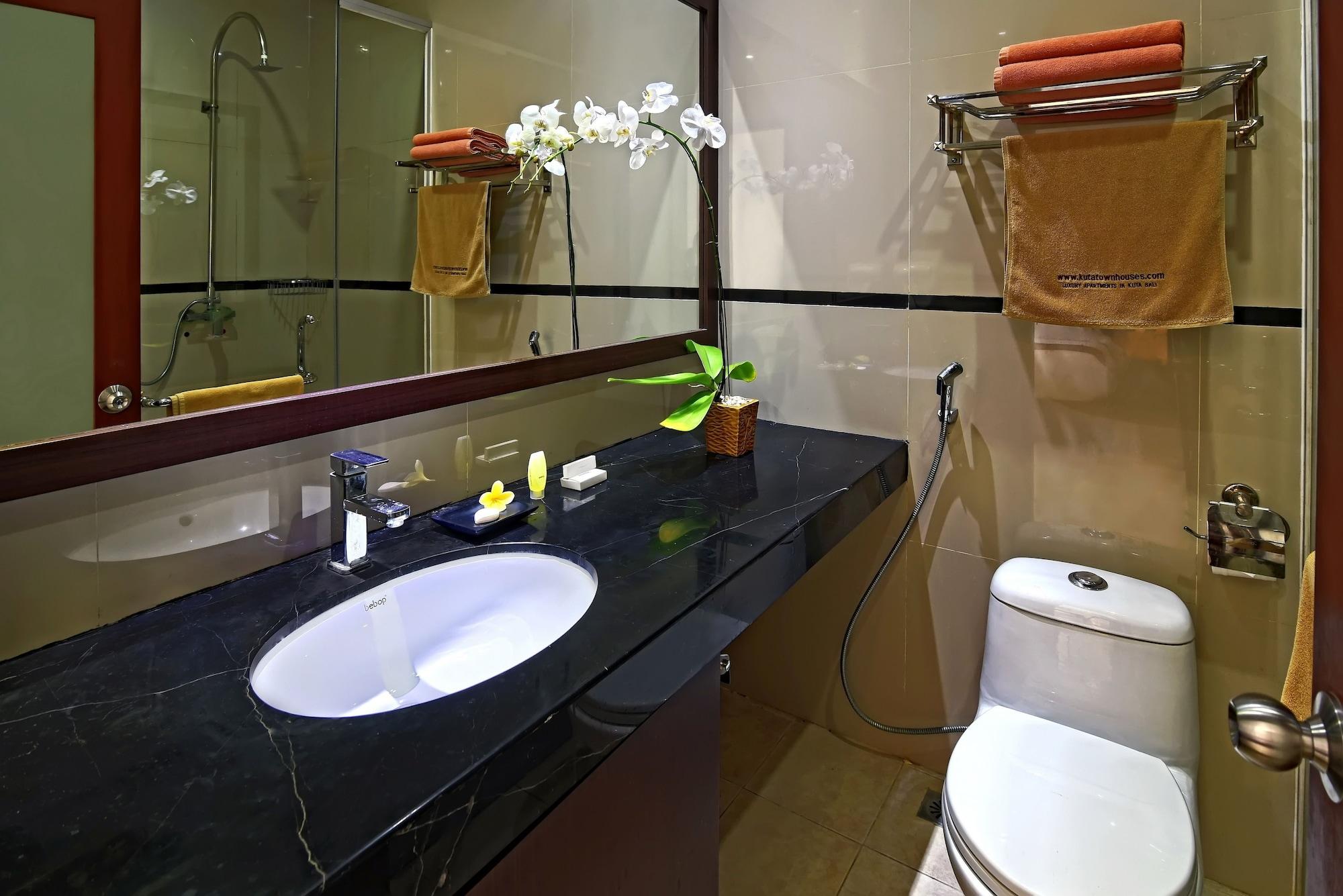 Kuta Town House Aparthotel 4*