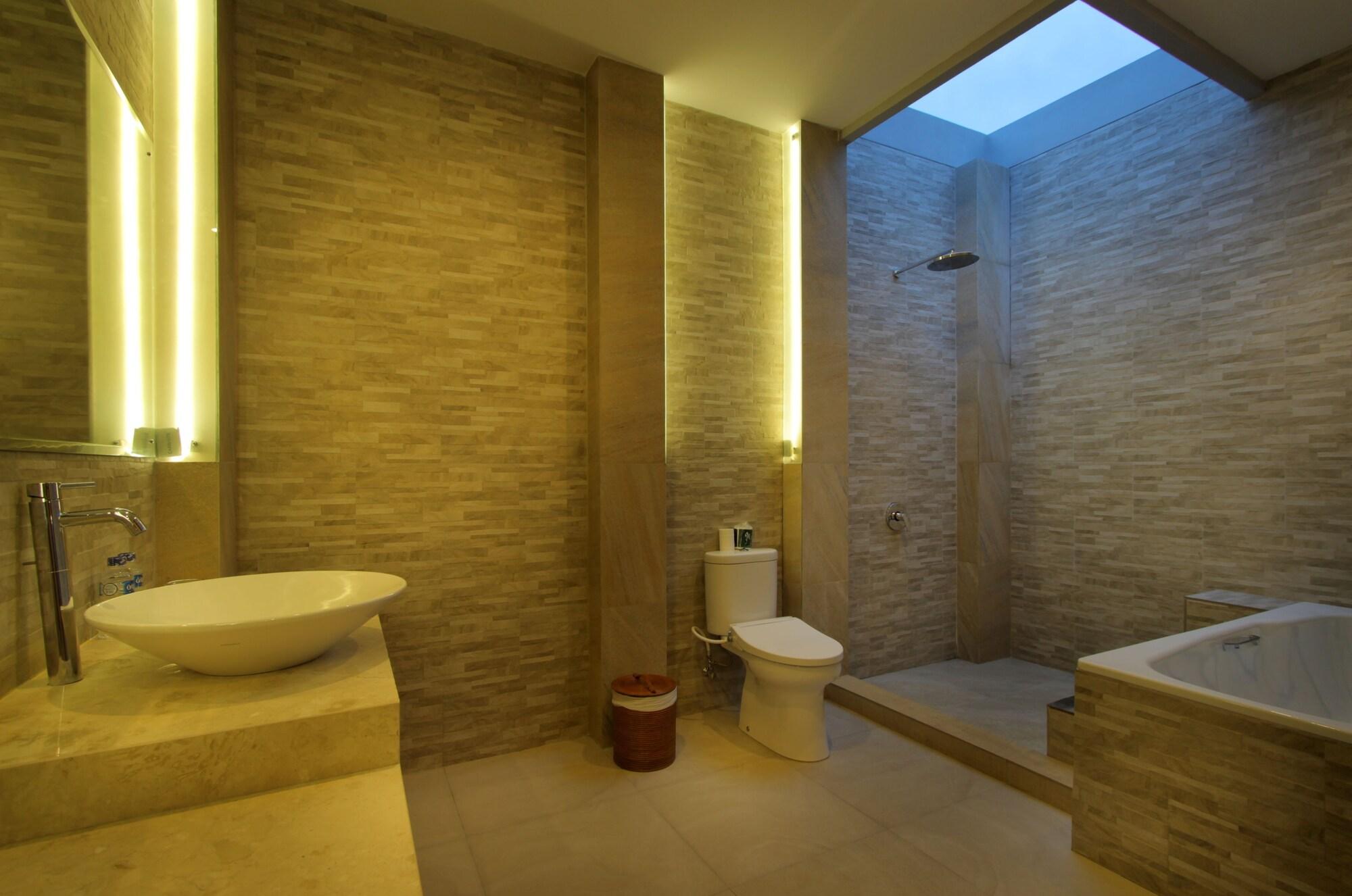 Bali Nyuh Gading Luxury & 3* Seminyak (Bali)