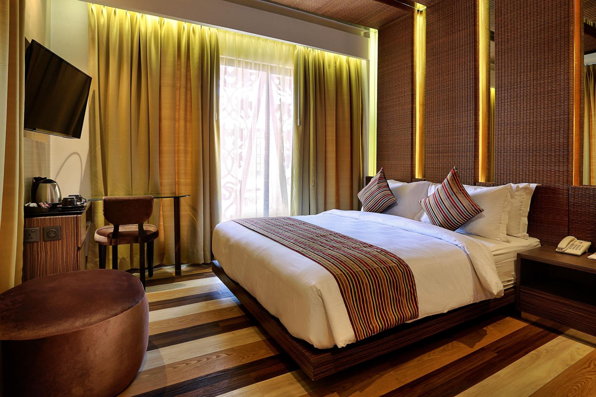 Mega Boutique 4*