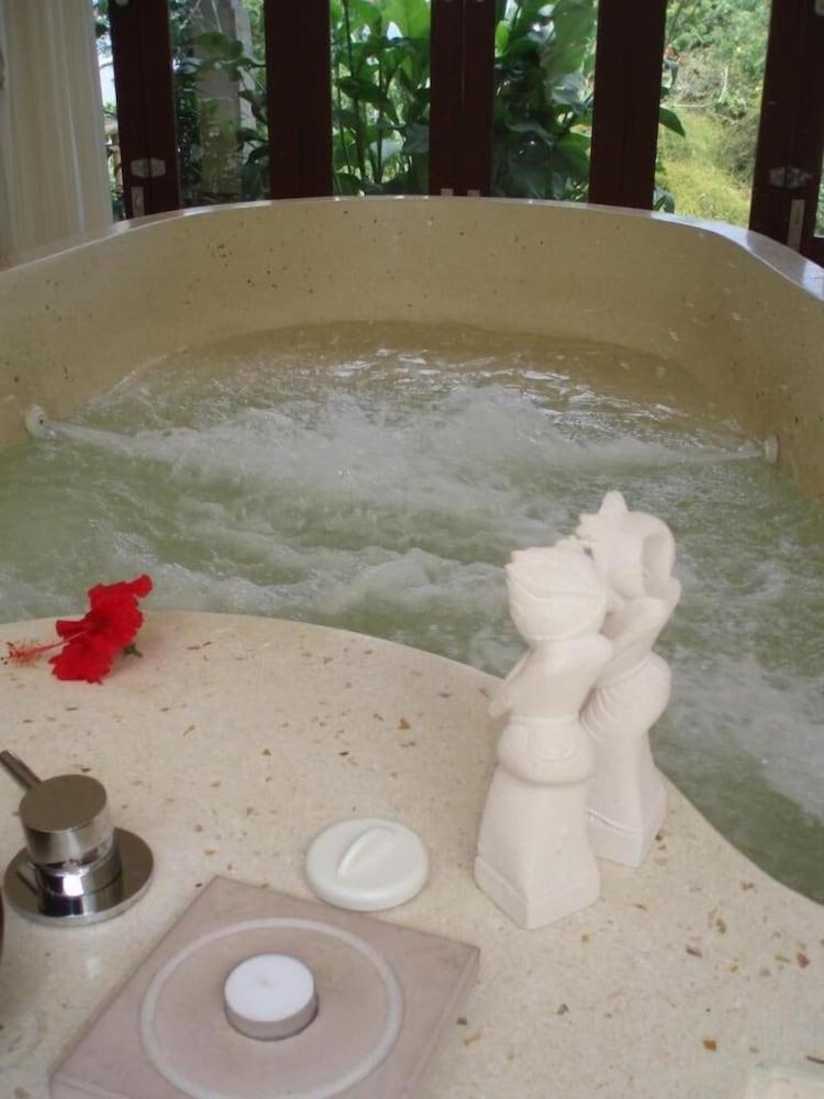 Toyabali-resort, Boutique Taman liburan