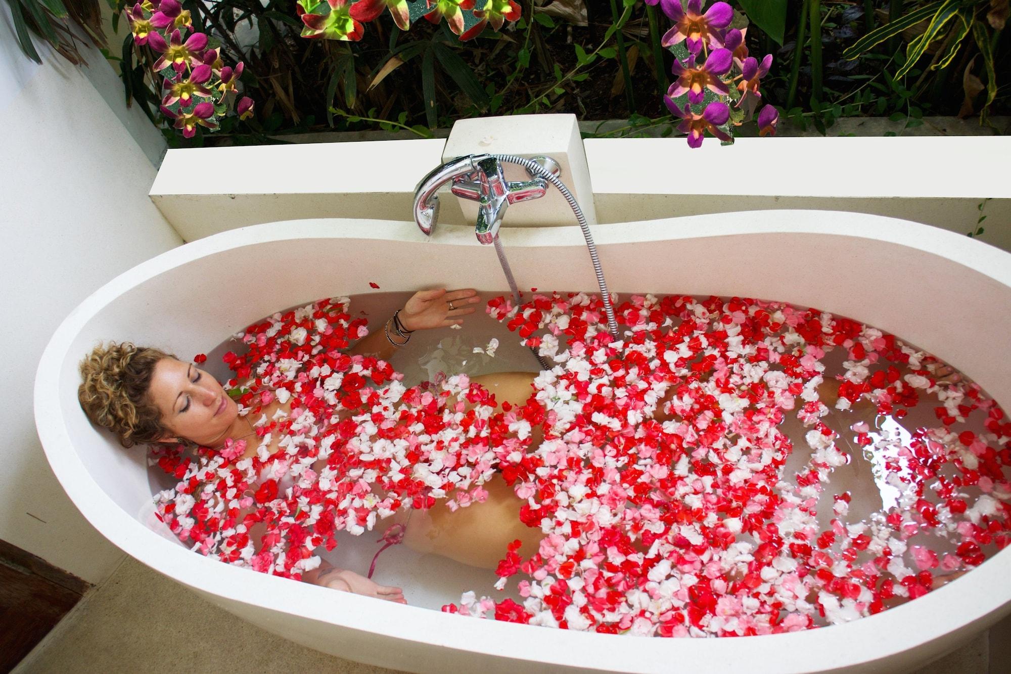 Floating Leaf Eco-luxury Retreat Hotel 4*