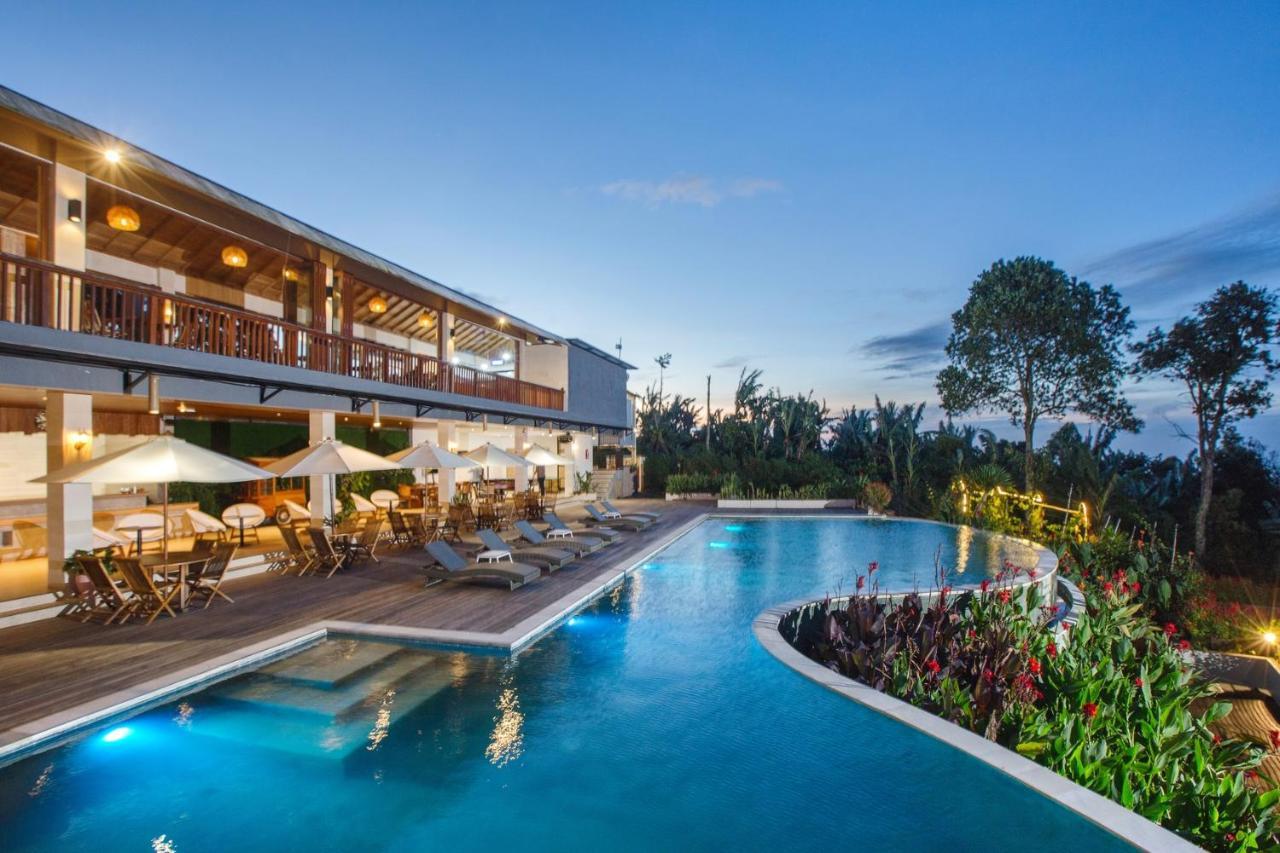 Giriwood & Hotel Munduk (Bali)