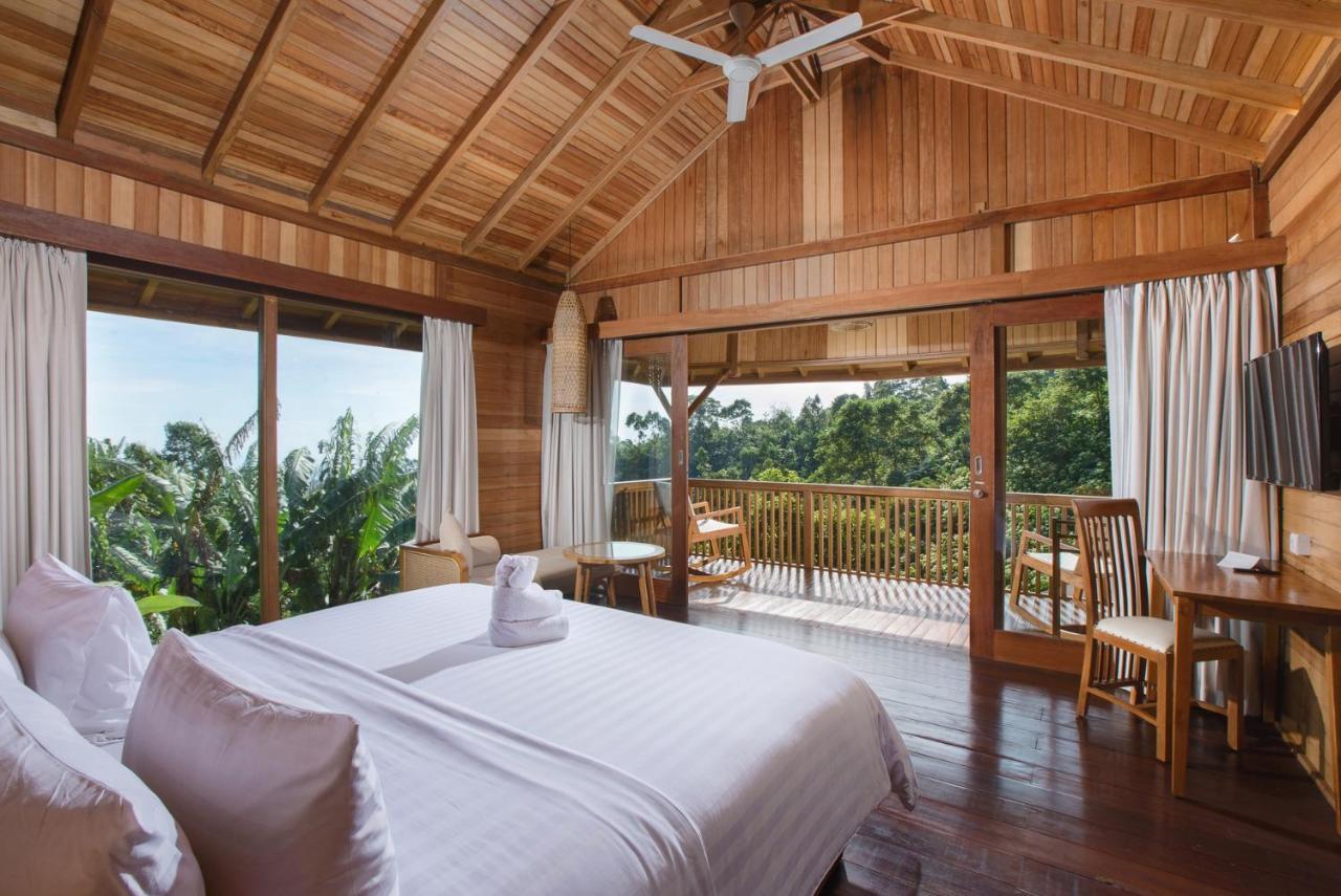 Giriwood & Hotel 4*