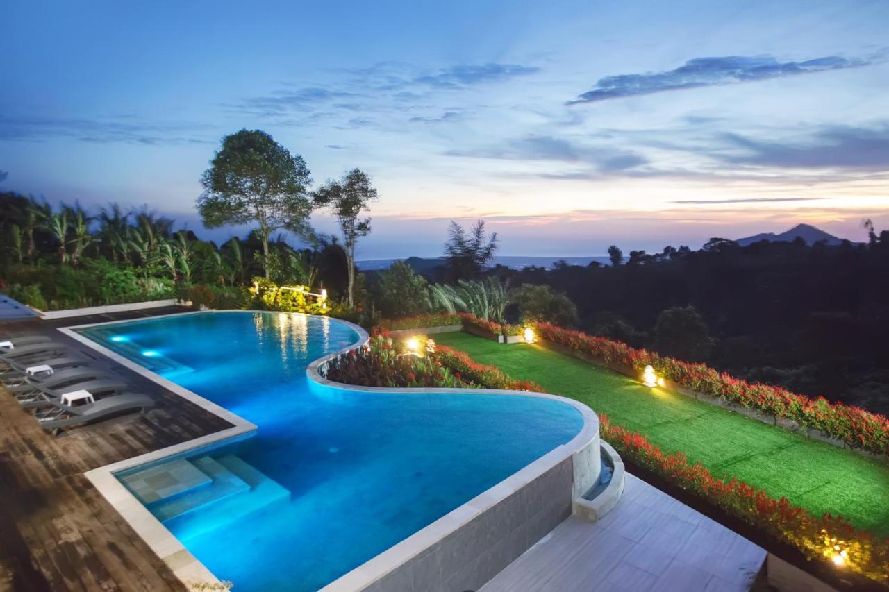 Giriwood & 4* Munduk (Bali)