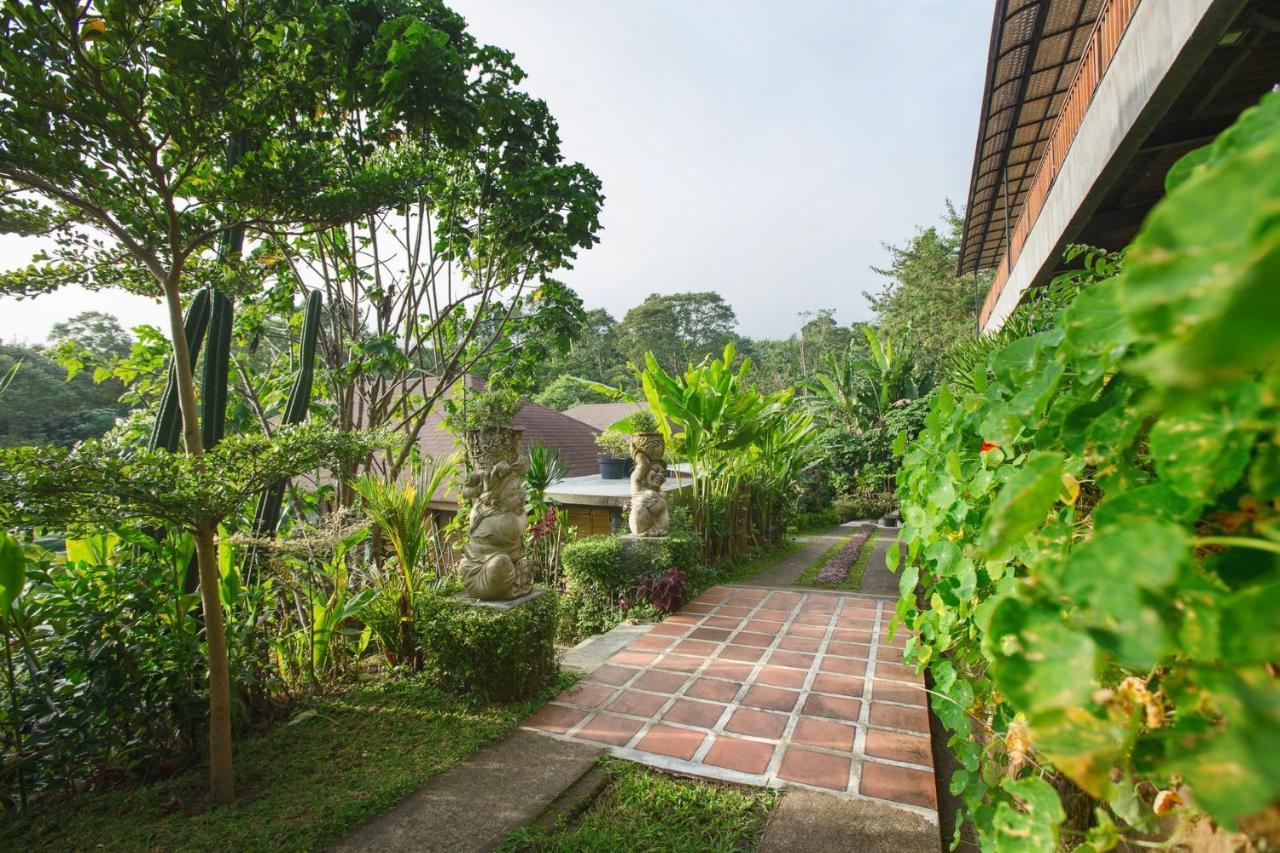 Hotel Giriwood &