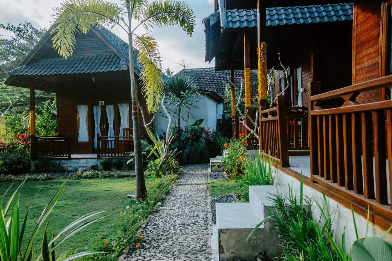 Guest house Kurnia & *