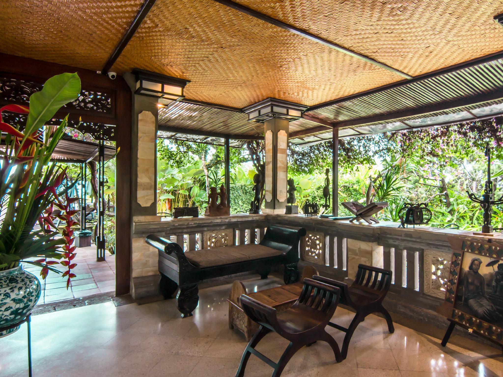 Hotel Damai Lovina 4*