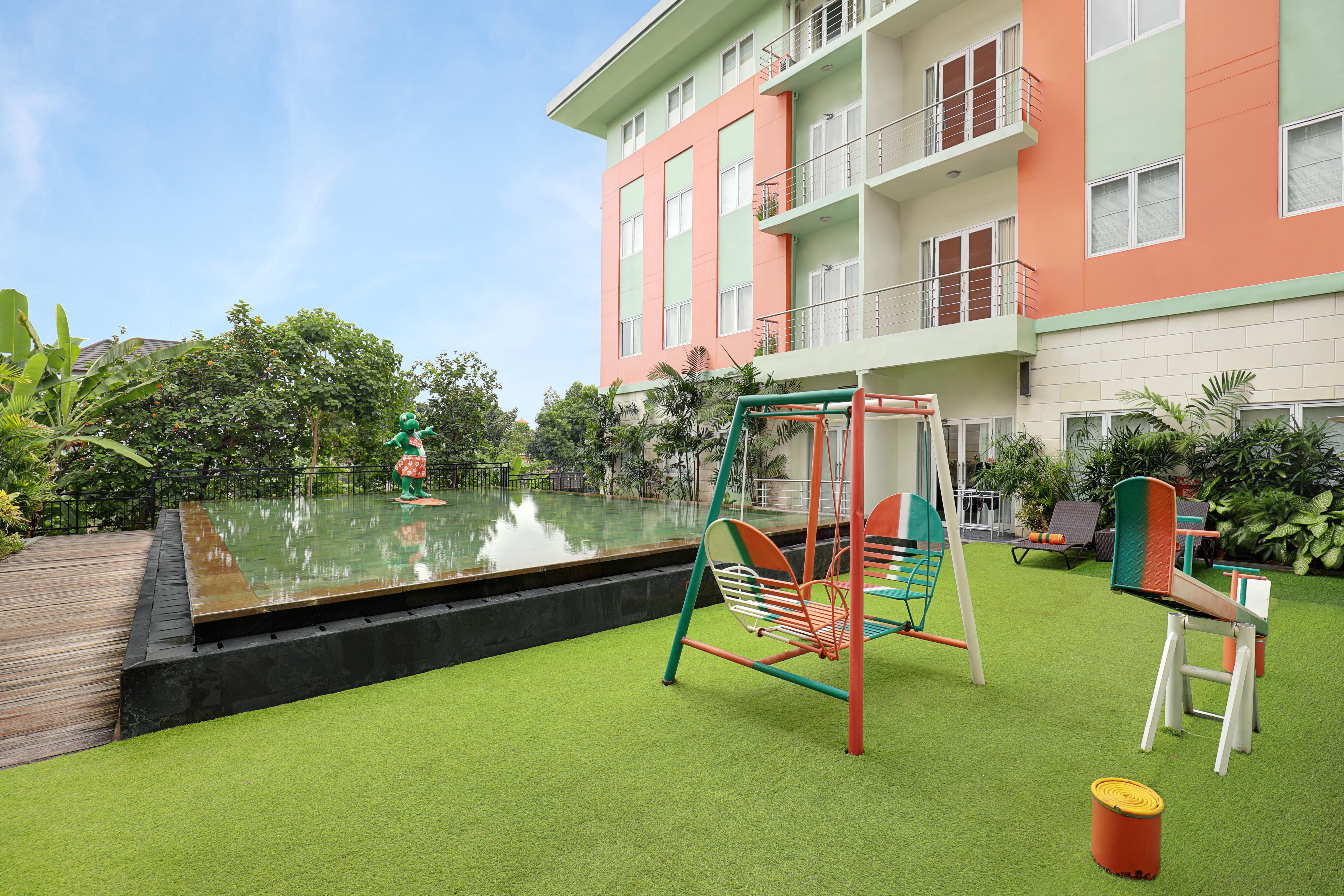 Harris & Residences Riverview Kuta, Bali Hotel 4*