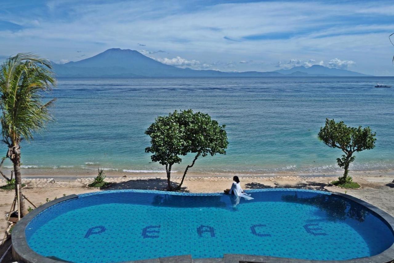Hotel Blue Harbor Beachfront & Resto Toyapakeh