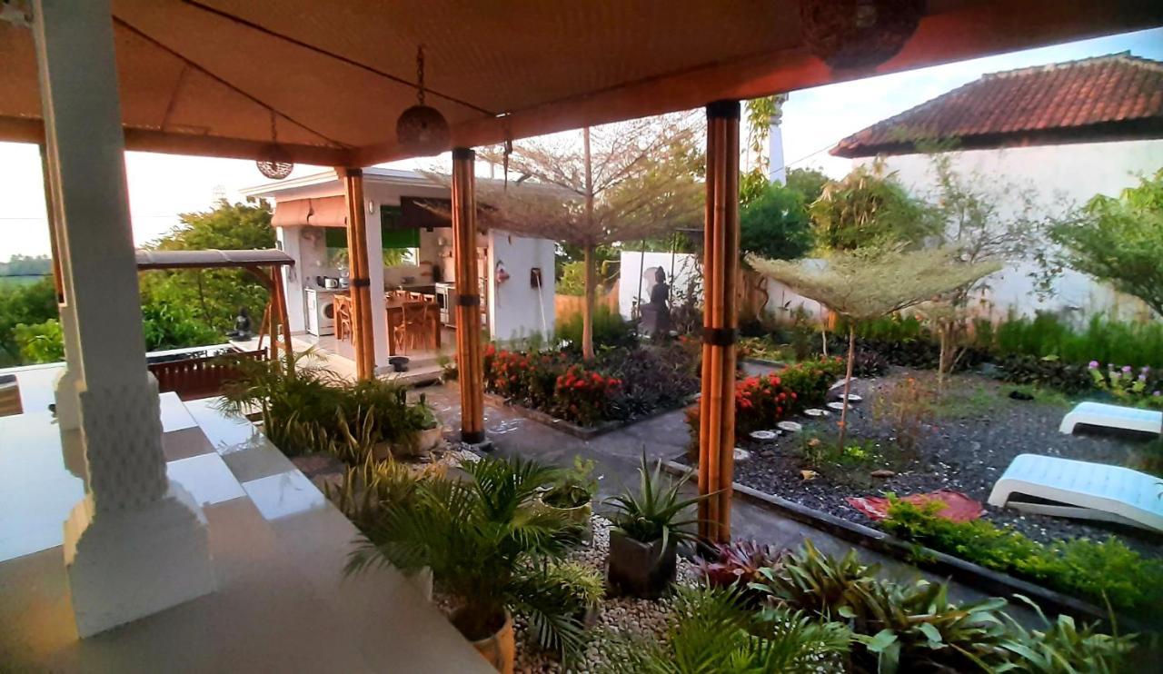 Cantik Lovina (Bali)