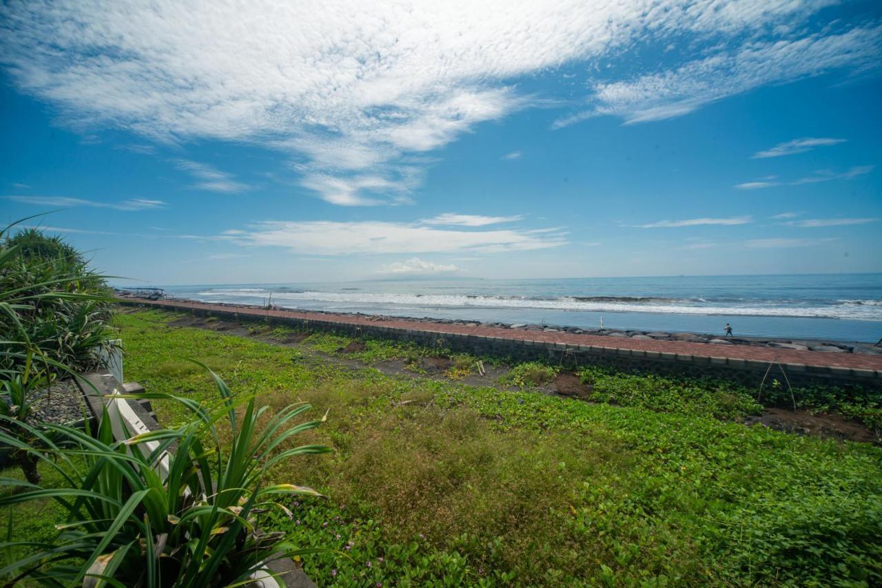 Suzuki Beachfront Villa Ketewel