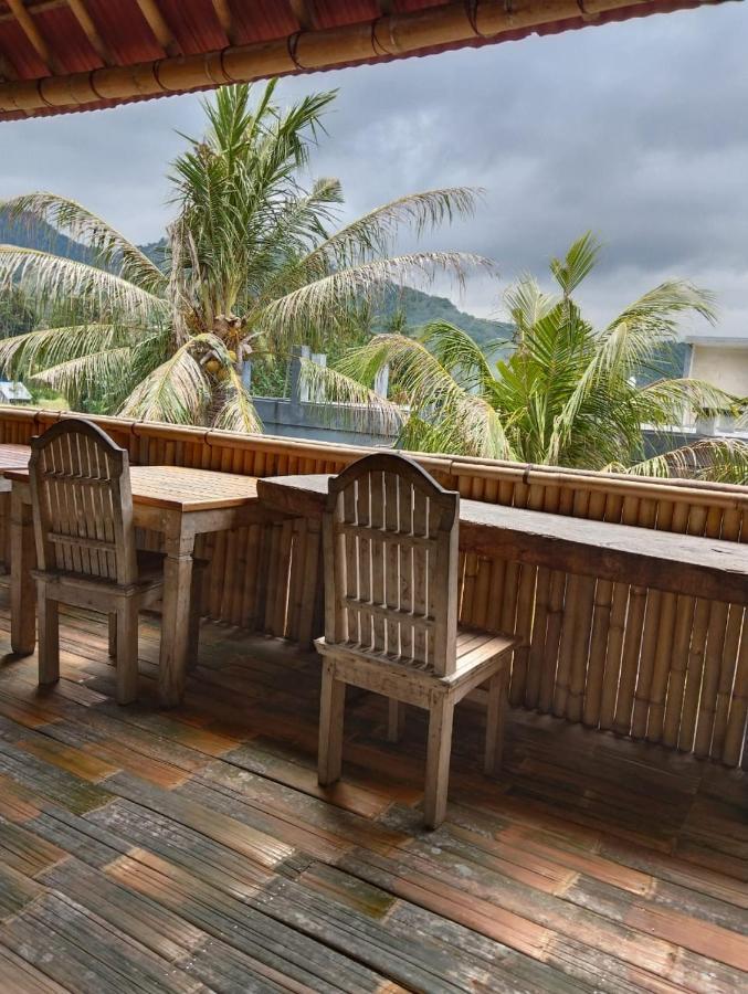 Stop Homestay, Rooftop Restaurant And Bar