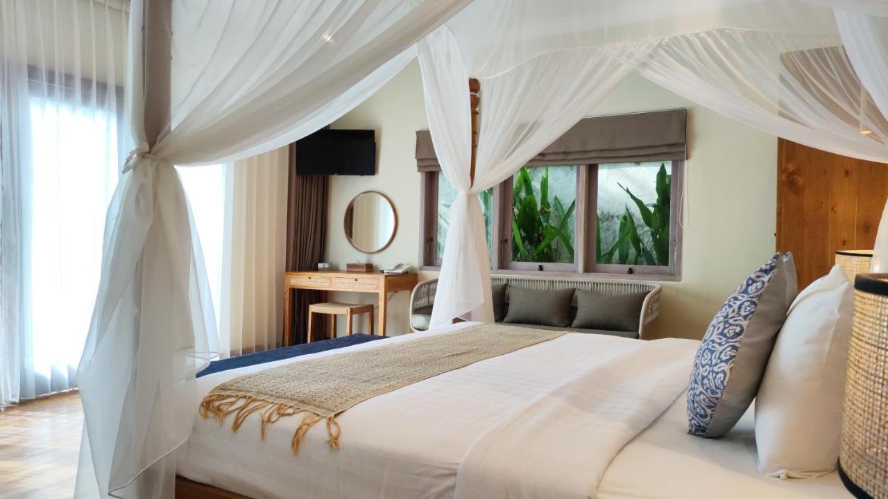 Square Hotel