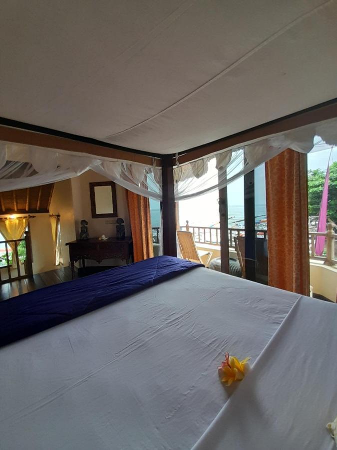 Life In Guest house