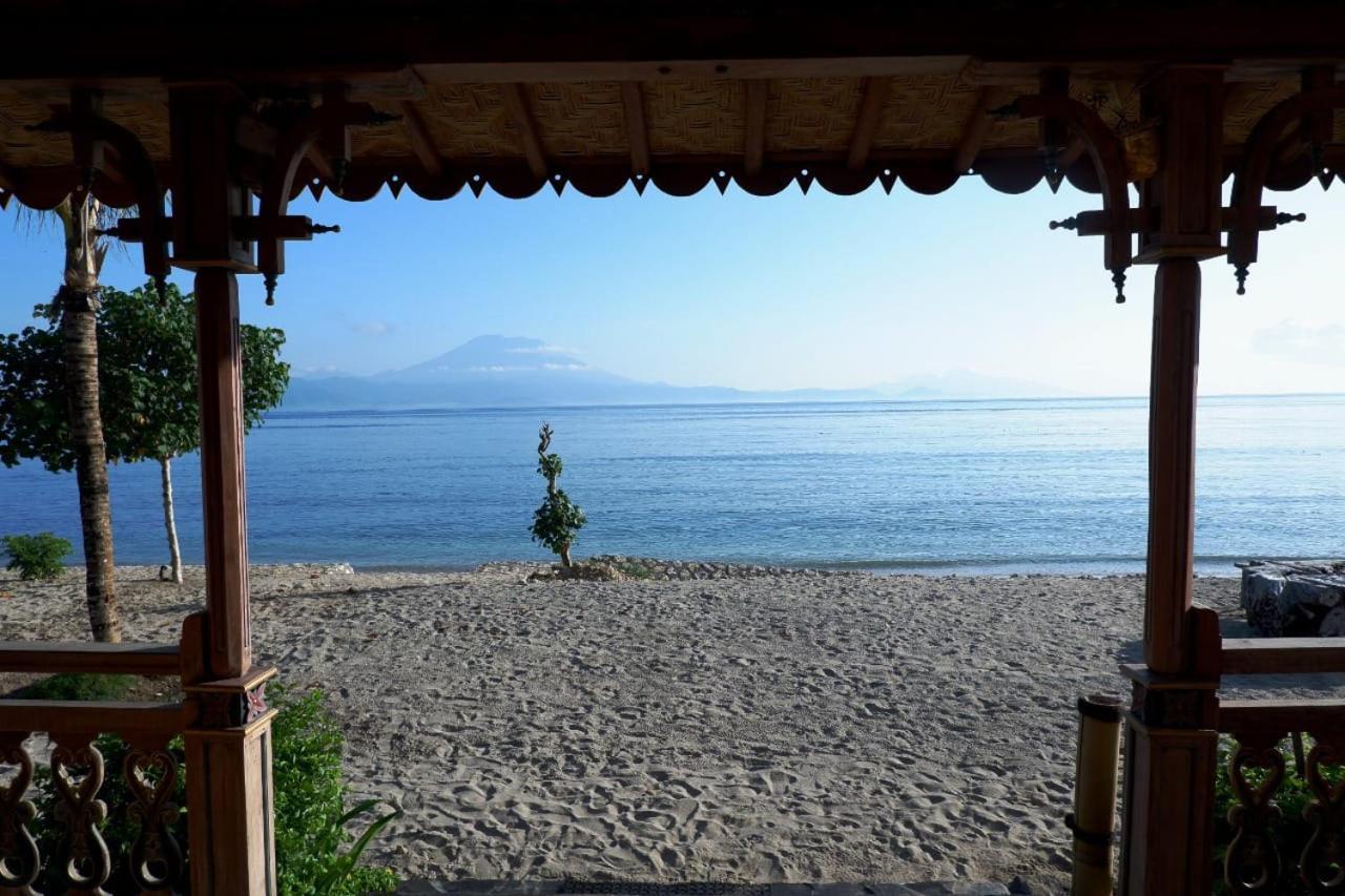 Blue Harbor Beachfront & Resto Hotel Toyapakeh