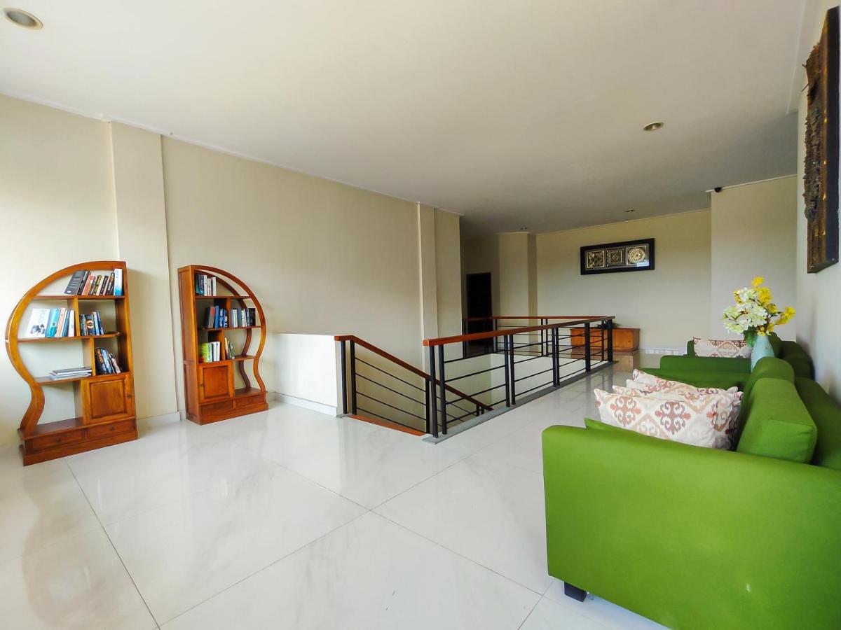Square Hotel