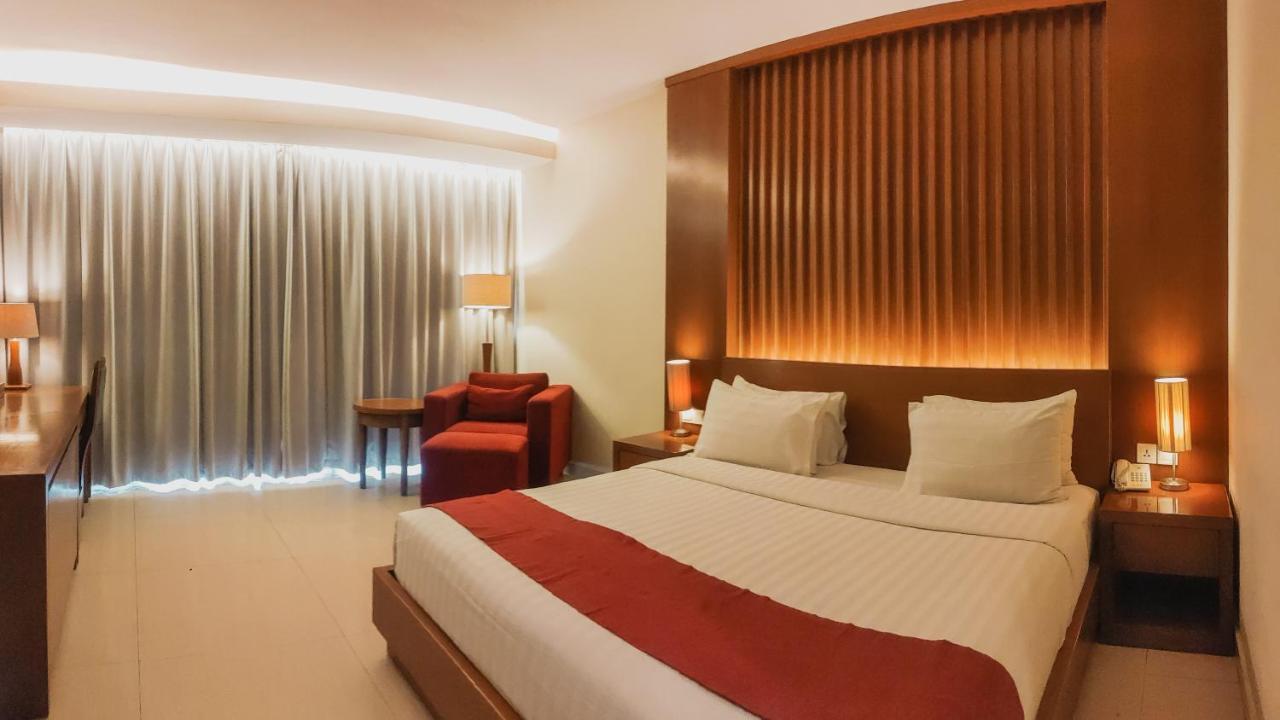 Hotel Square 3*