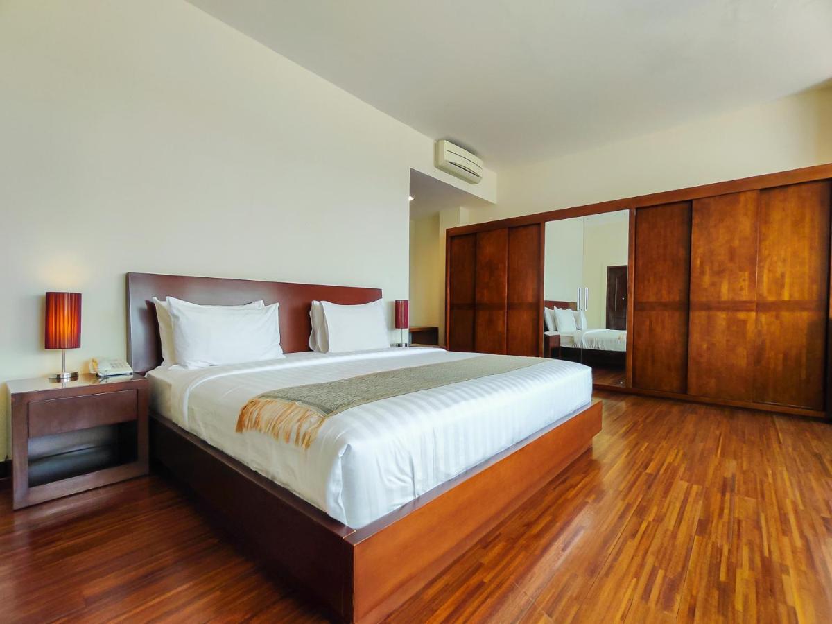 Square Hotel