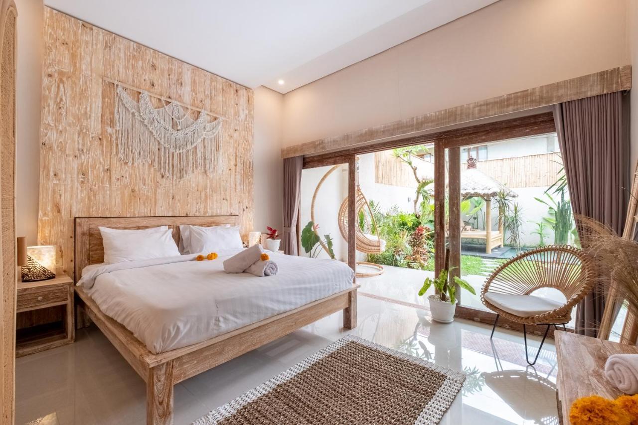 Villa Mozon Garden - A Tropical Paradise By The