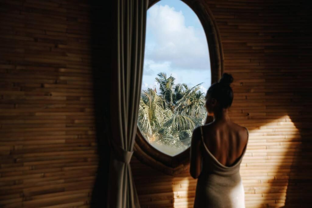 Tropical Bali Bamboo - 7 Minutes From Canggu Villa *