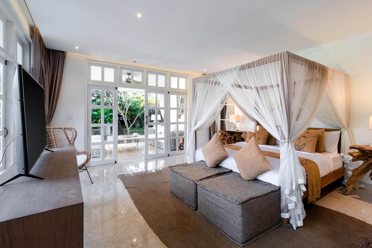 Villa Symphony White By Balisuperhost *